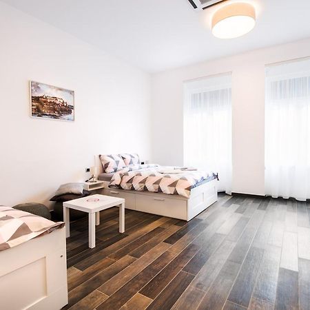 נובי סאד Apartmani Sterija מראה חיצוני תמונה